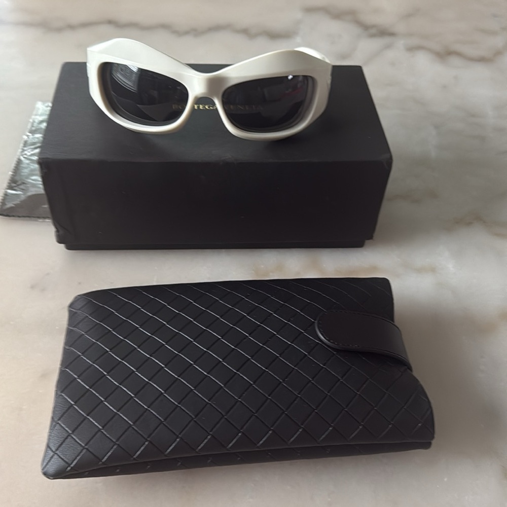 Bottega Veneta Original 11 UNISEX Sunglases  White Cream BV1086S - Picture 3 of 17